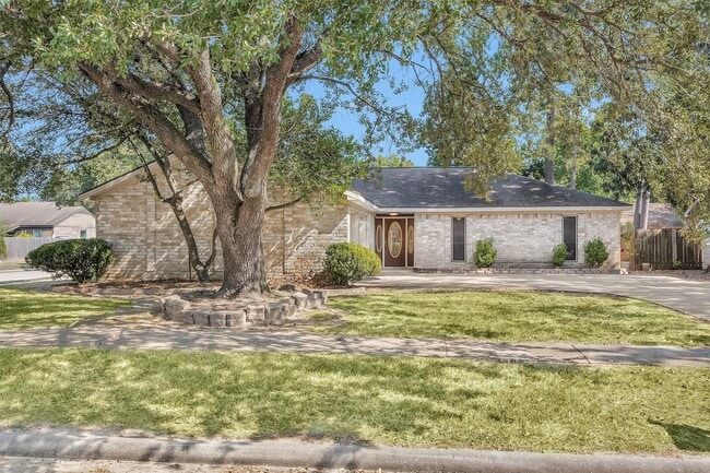 Building Photo - 23918 Spring Gum Dr