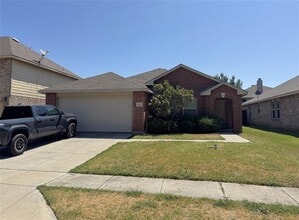 Building Photo - 812 Becard Dr