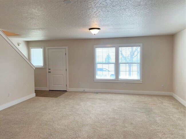 Building Photo - 720 Triumph Dr