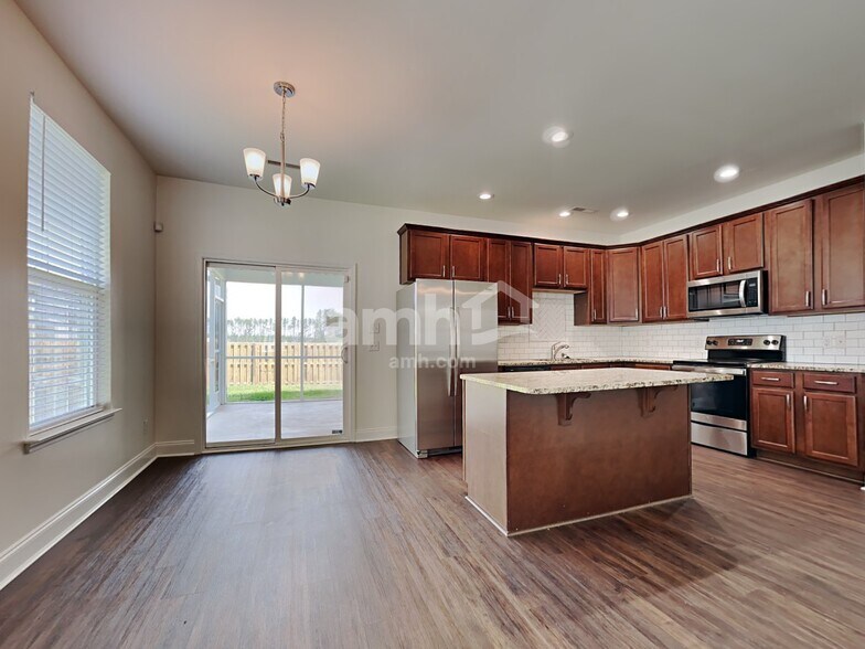 Building Photo - 310 Sanctuary Park Dr
