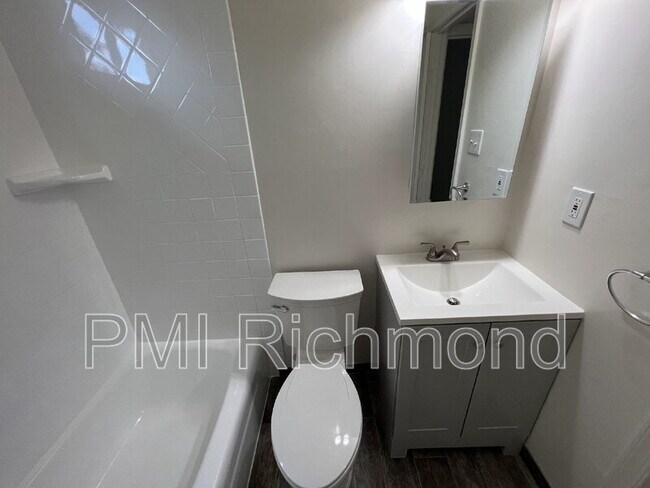 Building Photo - 307 Cedarwood Rd