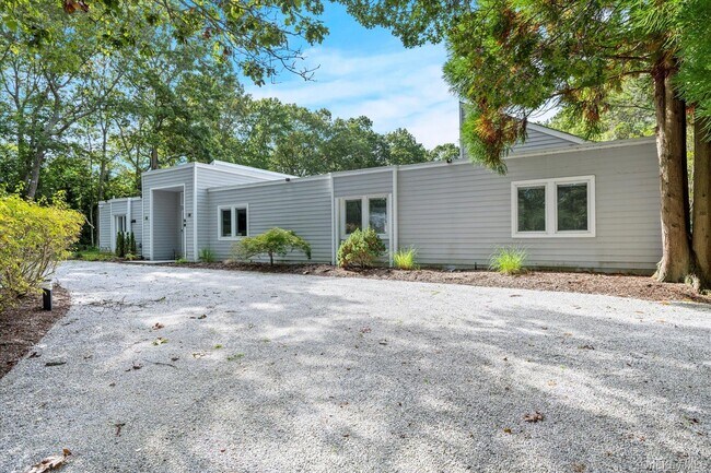 Building Photo - 5 Lakewood Ln