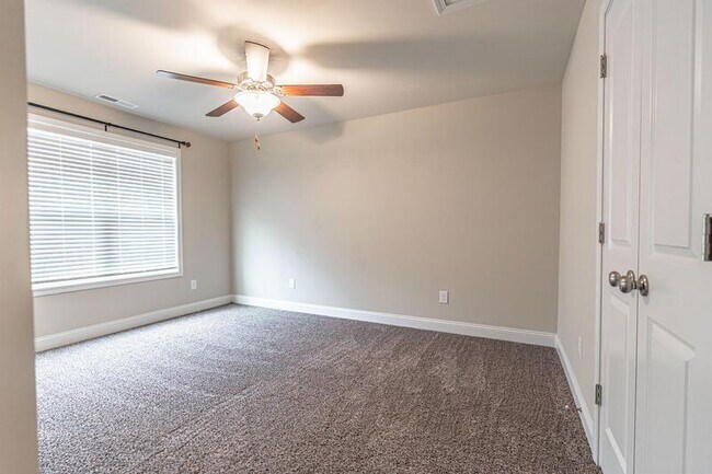 Building Photo - 151 Titleist Ct