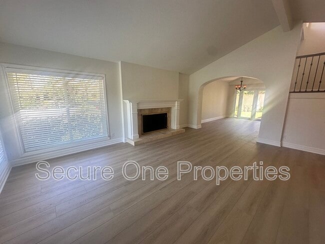 Building Photo - 3880 Via Verde