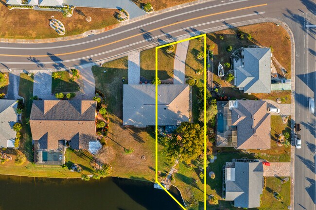 Building Photo - 1808 N Pebble Beach Blvd