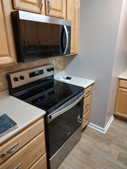 Building Photo - 2108 Liberty Dr