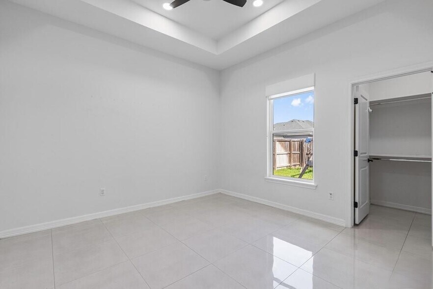 Building Photo - 7401 Hana Dr