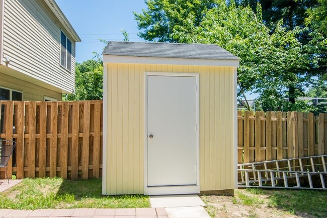 Building Photo - 15725 Ebony Ct