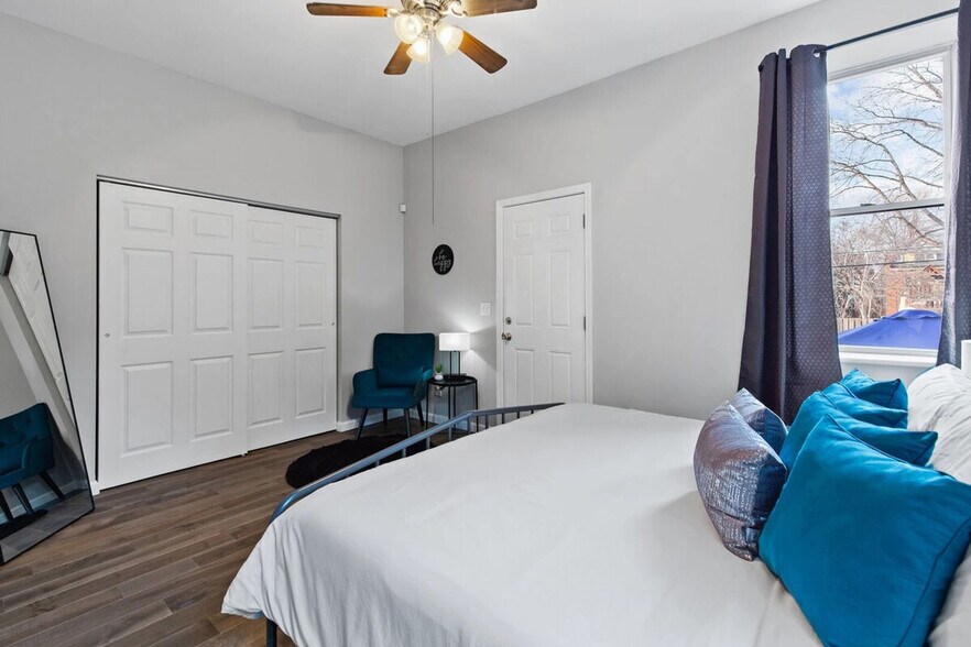 Building Photo - 2366 Lawrence St