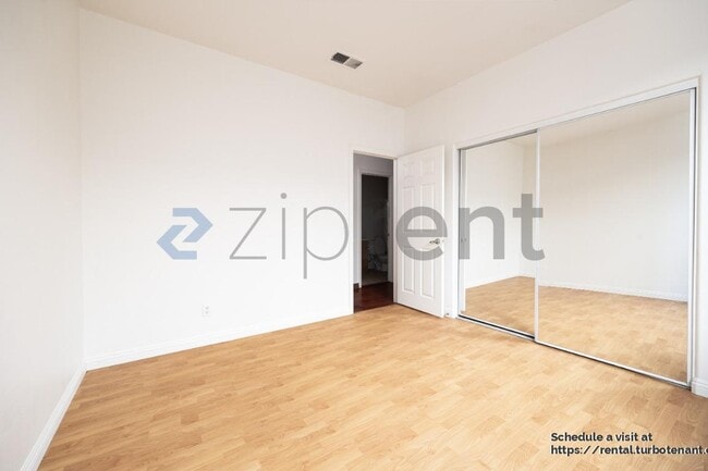 Building Photo - 740 Kirkwall Dr