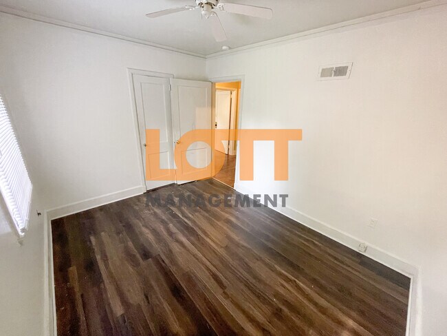 Building Photo - 600 University Rdg