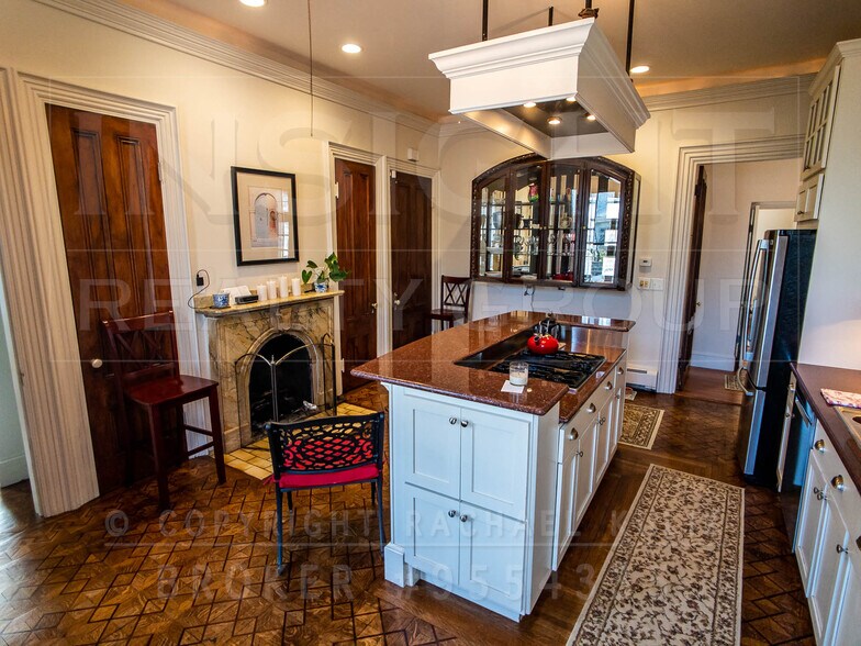 Building Photo - 61 Pond St