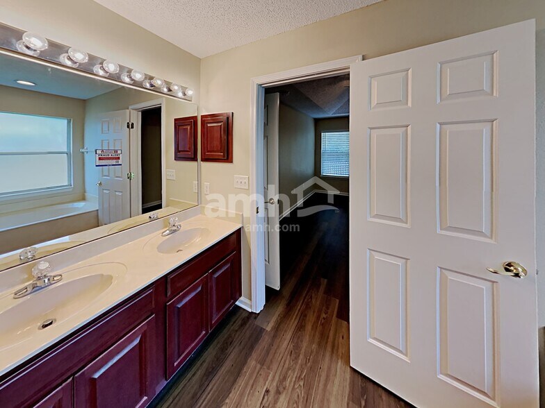 Building Photo - 3414 Fieldstone Ct