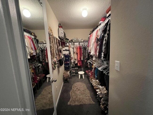 Building Photo - 15805 Twin Creek Dr