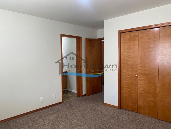 Building Photo - Beautiful 4 Bed 2 Bath Home on Corner Lot ...