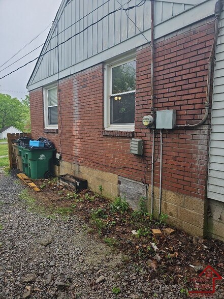 Building Photo - 721 Blackstone Ave