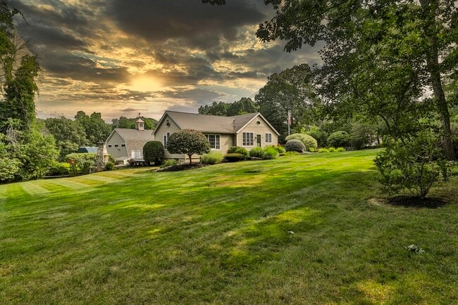 Primary Photo - 24 Browns Ln