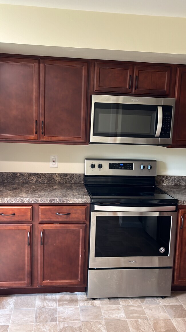 Building Photo - 2 Wimbledon Ln