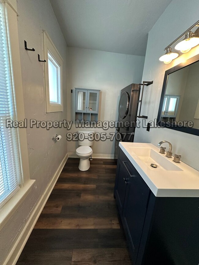 Building Photo - Updated 2 Bedroom Home | Great Location