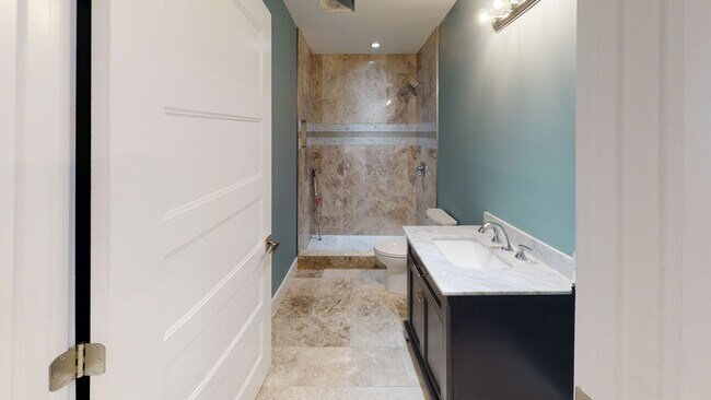 Building Photo - 7BR/4BA Fort Sanders Home | Walk to UTK | ...