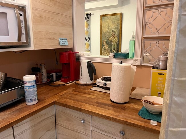 Kitchenette - 1627 15th Ave