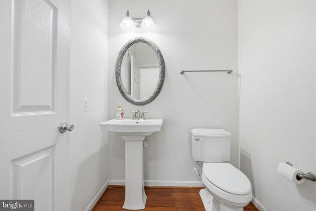 Building Photo - 43849 Kingston Station Terrace