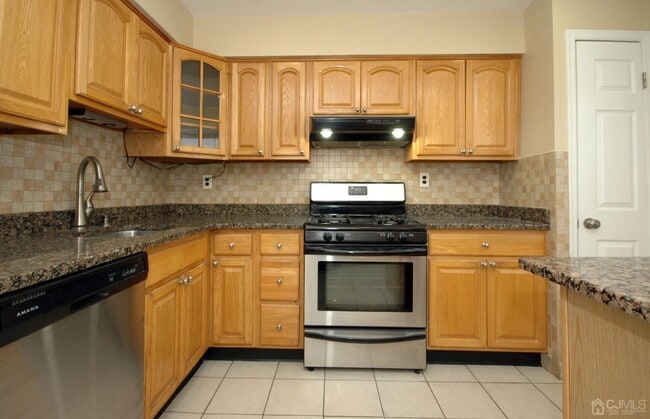 Building Photo - 17 Gardenia Ct