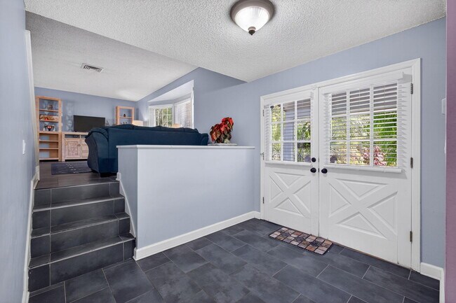 Building Photo - 2025 S Ocean Dr
