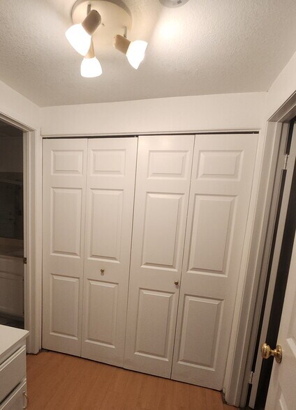 Building Photo - 5420 Sylmar Ave