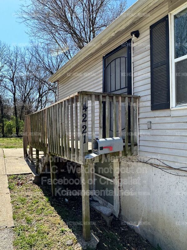 Building Photo - 4221 E 60 Terrace