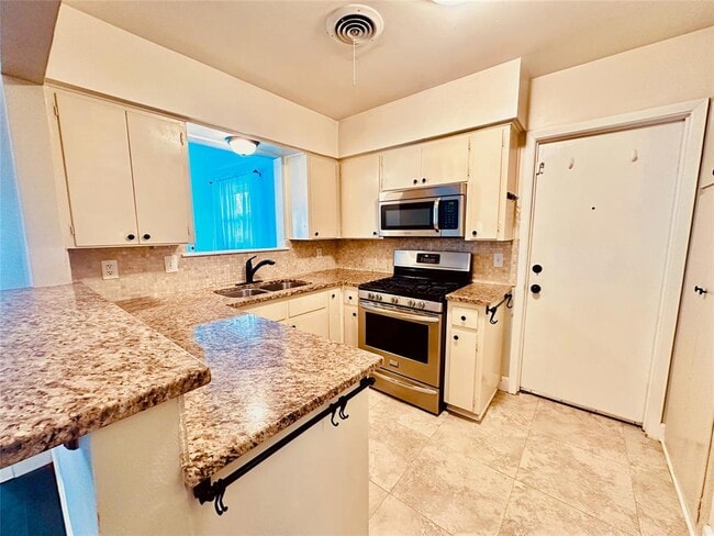 Building Photo - 103 Prince Dr