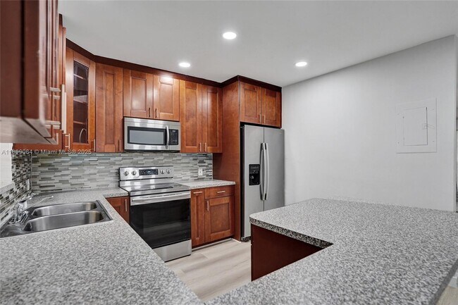 Building Photo - 6860 SW 18th Ct