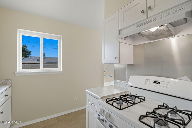 Building Photo - 5852 Wrangler Dr