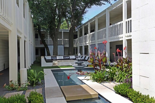 Building Photo - 5106 N Lamar Blvd