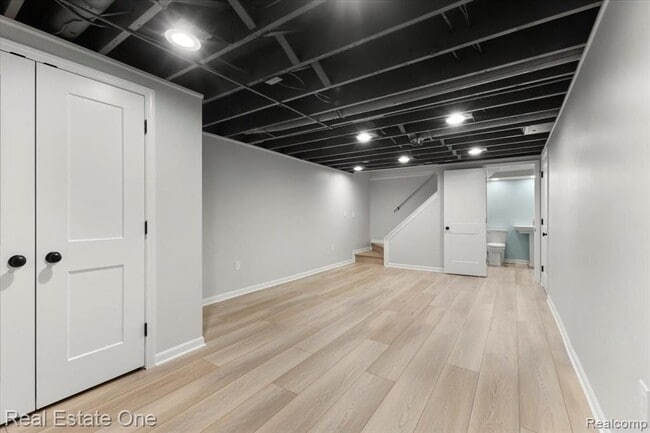 Building Photo - 1568 Grandview Dr