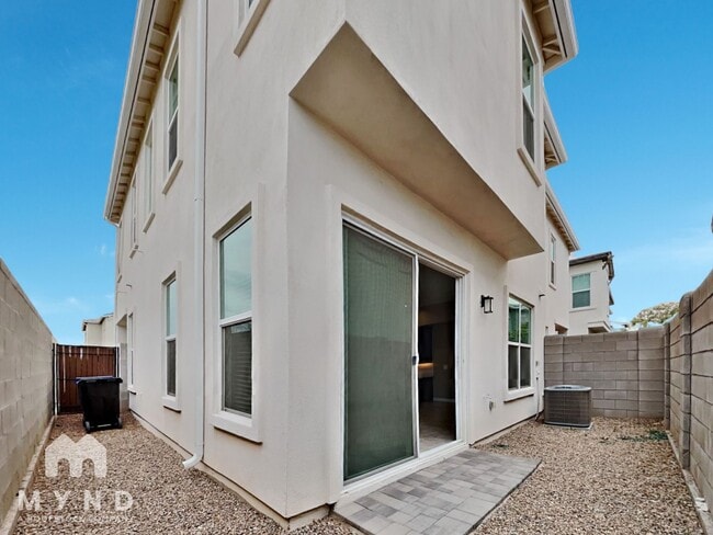 Building Photo - 4839 E Village Dr