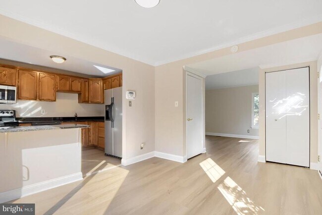 Building Photo - 907 Spry Harb