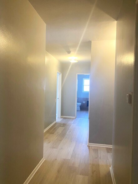 Building Photo - 10682 Kinnard Ave