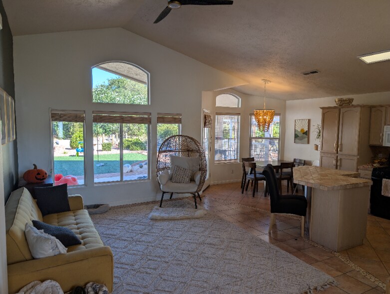 Building Photo - 2401 E 630 N