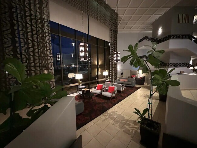 Building Photo - 7401 N Scottsdale Rd