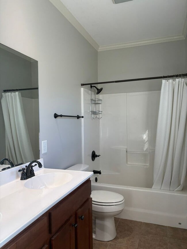 Building Photo - Coming Soon! Stunning 3 bedroom/2 Bath Home in Gray, $2200