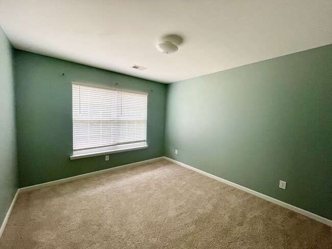 Building Photo - Northeast / Elgin- Offering Self Guided Tour with RENTLY!