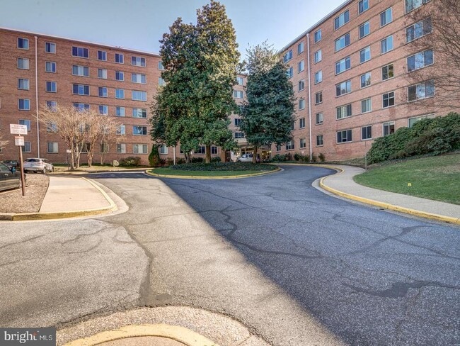 Building Photo - 3000 Spout Run Pkwy