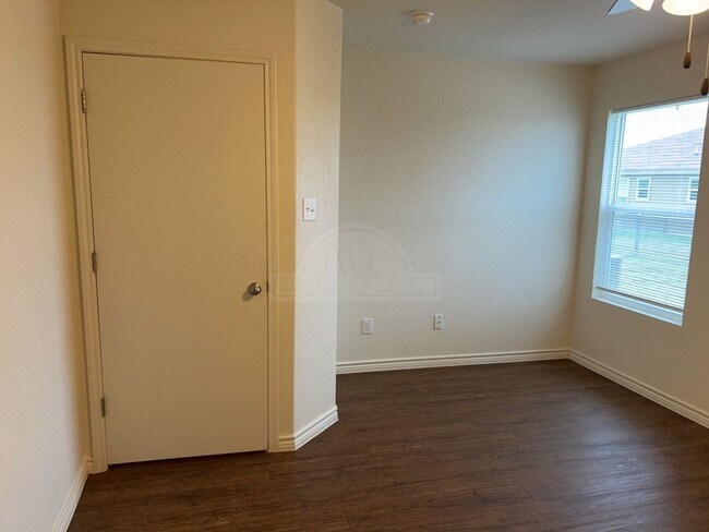 Building Photo - 1500 Justin Lp