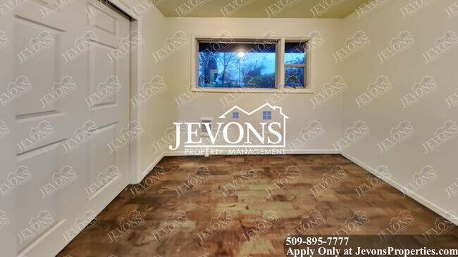 Building Photo - Enjoy the new appliances in this lovely single-family home located in the heart of Tacoma