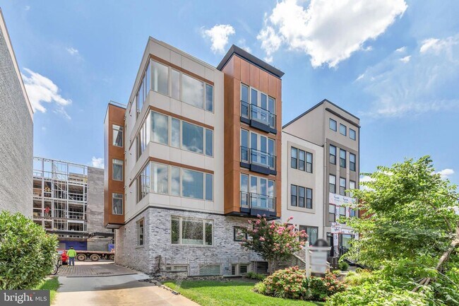 Primary Photo - Sunny & Spacious NoMa penthouse with off-s...