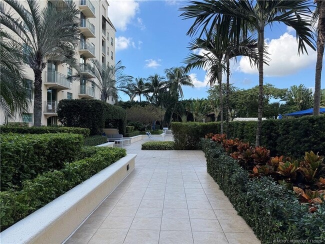 Building Photo - 610 Clematis St