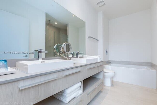 Building Photo - 4010 S Ocean Dr
