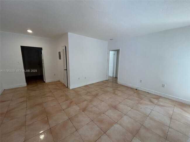 Building Photo - 8321 Crespi Blvd