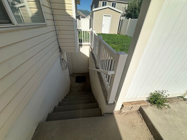 Building Photo - Freshly Painted, New Carpet Throughout - Home For Rent In Springville!!!